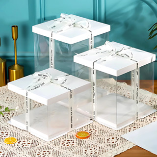 Hộp nhựa mica trong đế trắng đựng bánh, quà lưu niệm