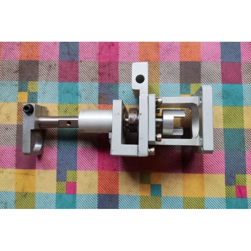 gá đỡ trục xoay 57