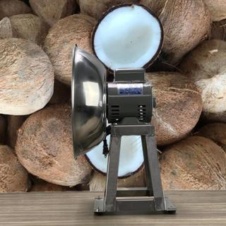 Máy nạo dừa để vắt lấy nước cốt