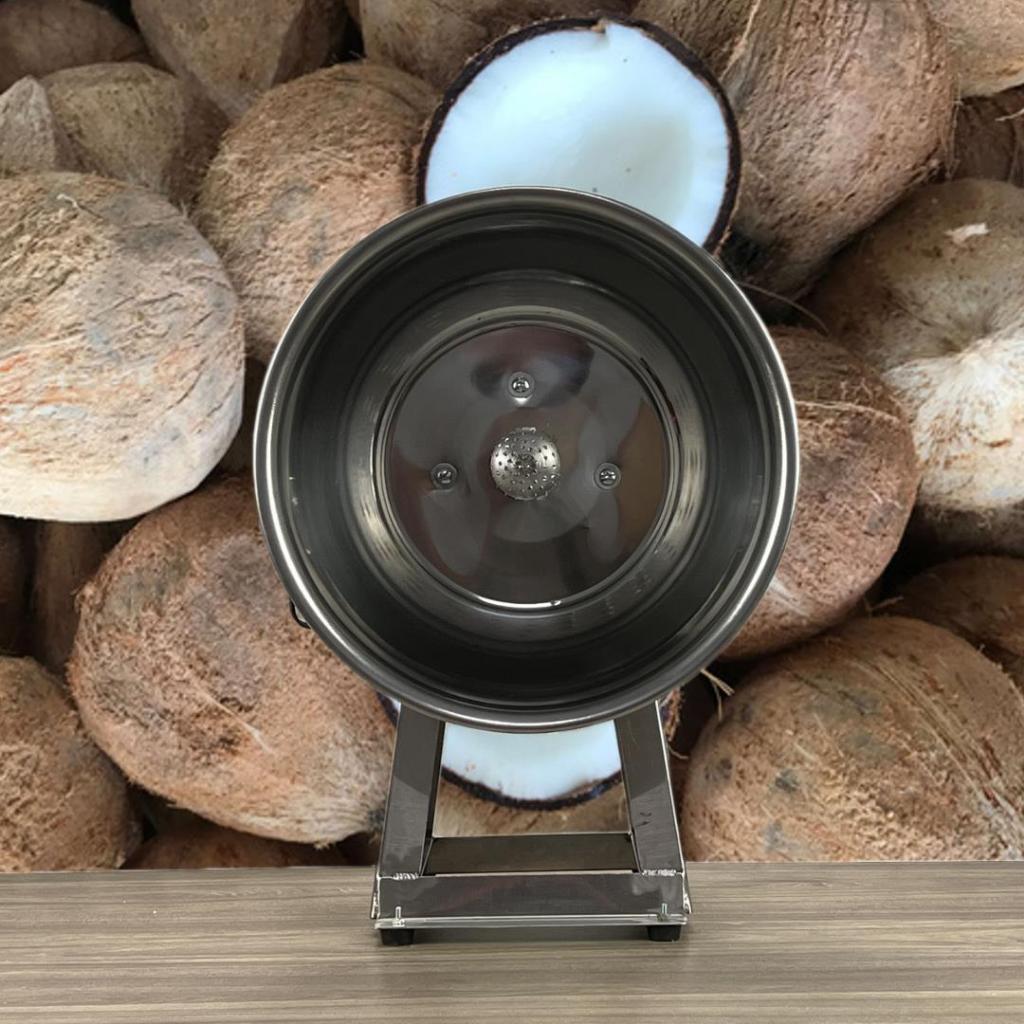 Máy nạo dừa để vắt lấy nước cốt