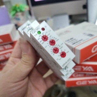 Công Tắc Bảo Vệ Mất Pha, Đảo Pha, Quá Áp, Thấp Áp 1 Pha/ 3 Pha RT8
