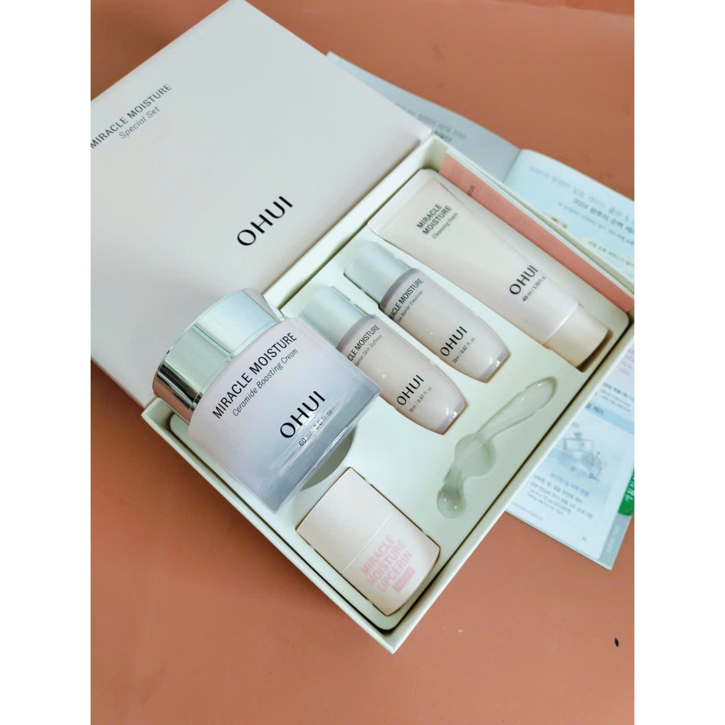 [Date 2027] Kem dưỡng OHUI MIRACLE MOISTURE