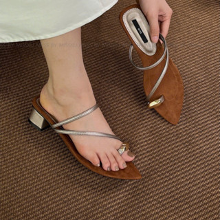 Giày guốc nữ Myss xỏ ngón phối khoen dây chéo mũi nhọn 3cm cao cấp - SU213