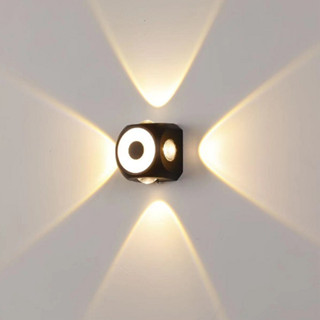 Đèn hắt tường LED MONSKY SILK 4 tia vuông ánh sáng vàng trang trí nội thất sang trọng, tinh tế.