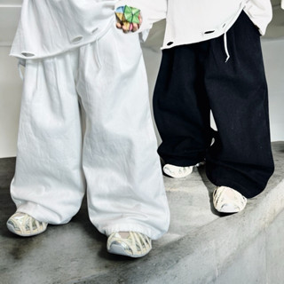 BABYBUYvip - 5002 Quần jean dài trắng đục ống rộng to có giây giút ống bo lại được cho bé trai và bé gái