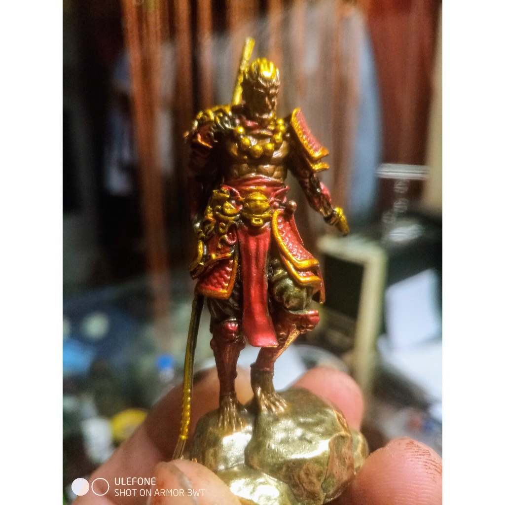 Tượng Tề thiên đại Thánh ( đấu chiến thắng Phật) bằng đồng sơn cao 8,5cm