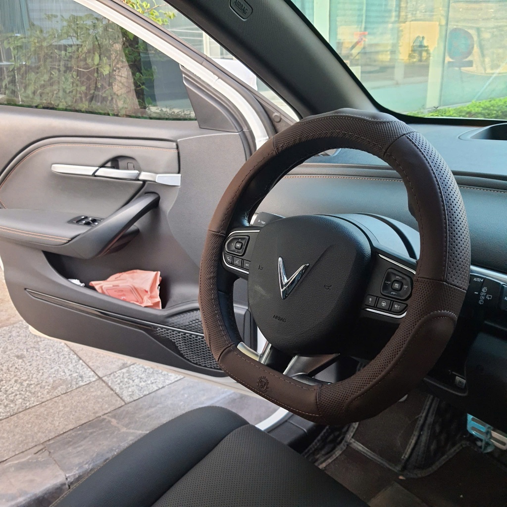 Bọc vô lăng dùng cho xe ô tô Vinfast VF6, VF7
