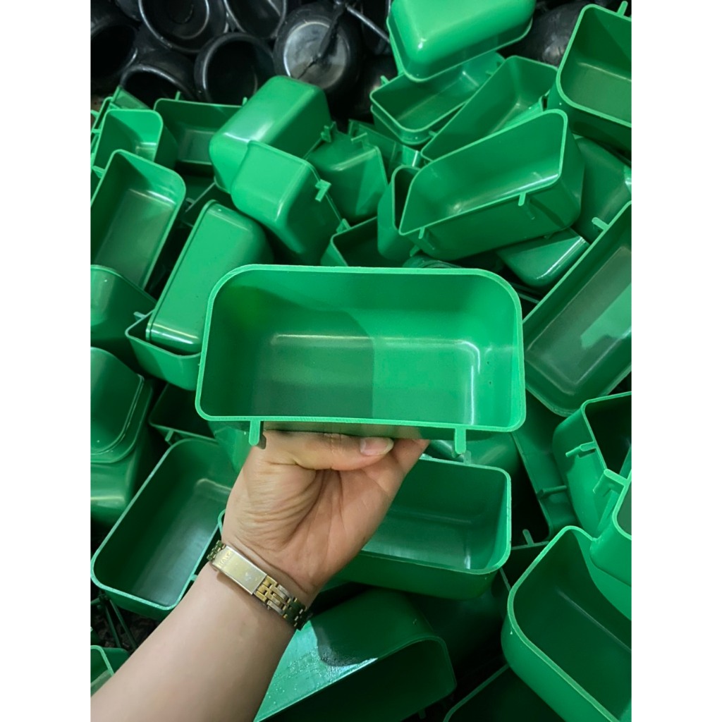 gáo ăn uống nhựa xanh+rổ đẻ+ máng tự đọng cho gà