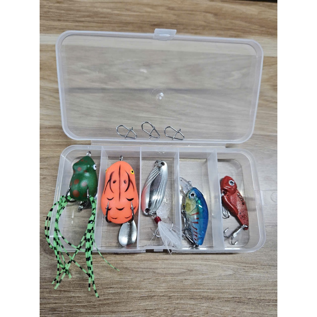 Mồi câu lure. Combo hộp mồi câu lure gồm 5 con mồi kèm theo khóa lure. Mồi câu lure đa dạng địa hình