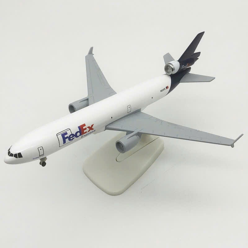 Mô tả sản phẩm Mô hình máy bay Fedex MD 18cm có bánh xe+ đế trưng bày