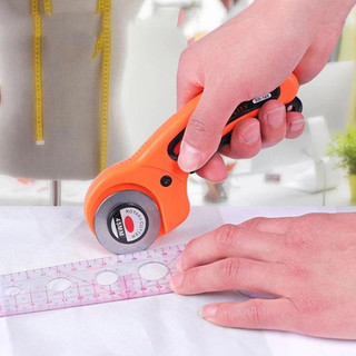 Dao cắt vải cầm tay.(ảnh thứ 2 nhé khách).