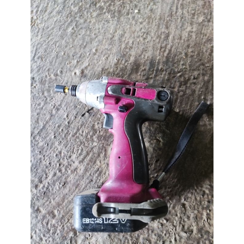 Thân máy bắn vít hitachi 12v, máy hoạt động siêu khỏe dòng này búa khủng  nên bắn tôn bao  mạnh,sản 