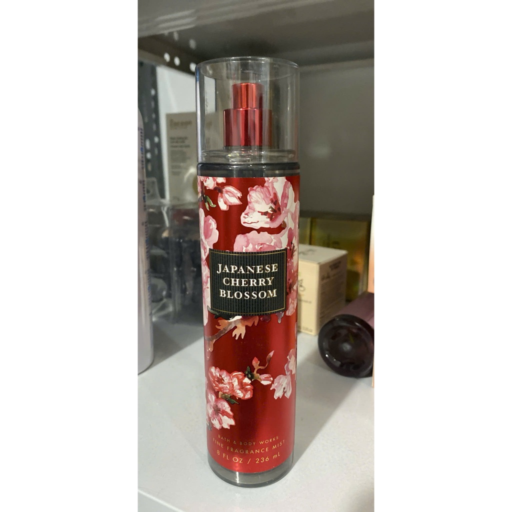 Xịt thơm toàn thân body mist Bath And Body Works hương Japanese Cherry, Mỹ (236ml)