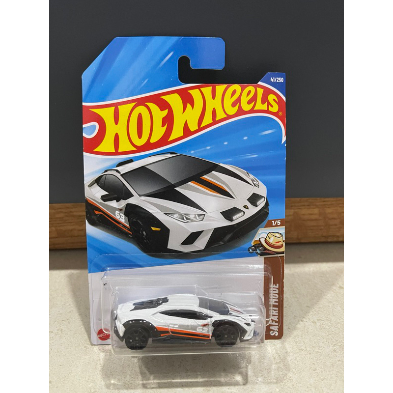 Xe mô hình đồ chơi Hotwheels cơ bản 1:64 - Lamborghini Huracan Sterrato