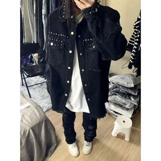 Áo khoác jean denim form rộng đính đinh cúc bấm kiểu tua rua màu đen thời trang nam nữ
