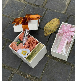 ( Lưu Ý Kích Thước Hộp Quà)  Hộp Hoa Lụa Đựng Son Thỏi 9,5c x 12 x 7cm