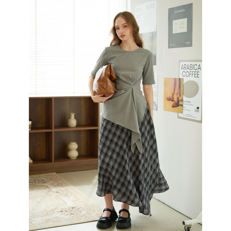  Chân váy ADALICIA hoạ tiết kẻ caro dáng xoè vạt Hi-low KHÂU BY CQ 