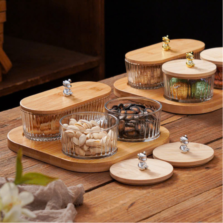 Khay Mứt Tết, Khay đồ ngọt Âu Mứt Tết Nắp Gỗ Bearbrick vương quyền Thuỷ Tinh Cao Cấp