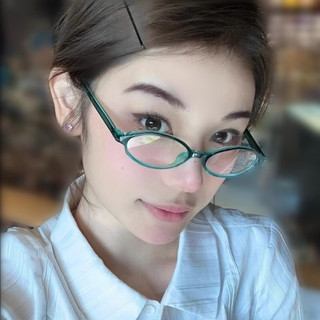 Kính mắt gọng oval xanh đỏ
