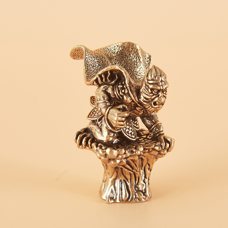 Tượng Tề thiên đại Thánh ( đấu chiến thắng Phật) bằng đồng sơn cao 8,5cm