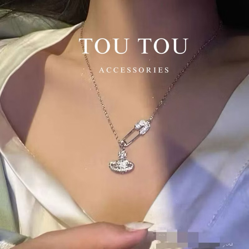 Dây chuyền thép titan safety pin đính hạt hình sao thổ lấp lánh TOU1010N3