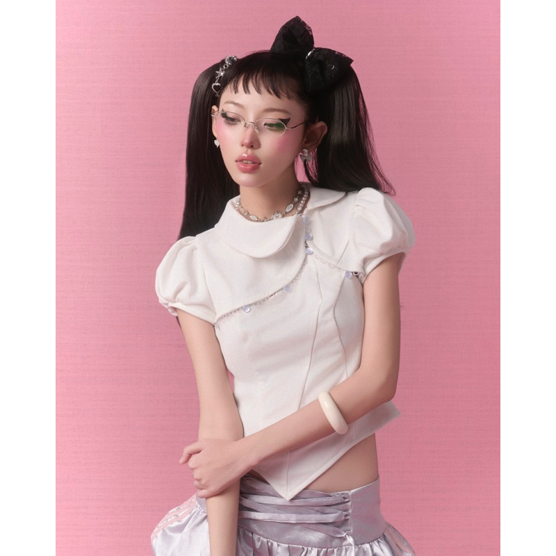 IUE STUDIO - Áo polo cổ tàu màu trắng mặc được 2 kiểu - Xinxin Top (in white) | BigBuy360 - bigbuy360.vn