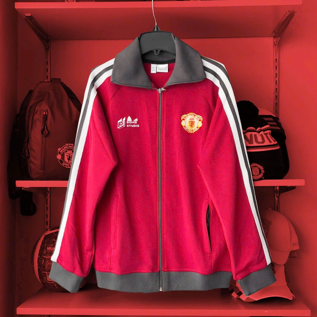 Áo khoác thể thao Das Manchester United Originals Tracktop 2024 cổ cao màu Đỏ bo xám - BOMBSHOP [JKT