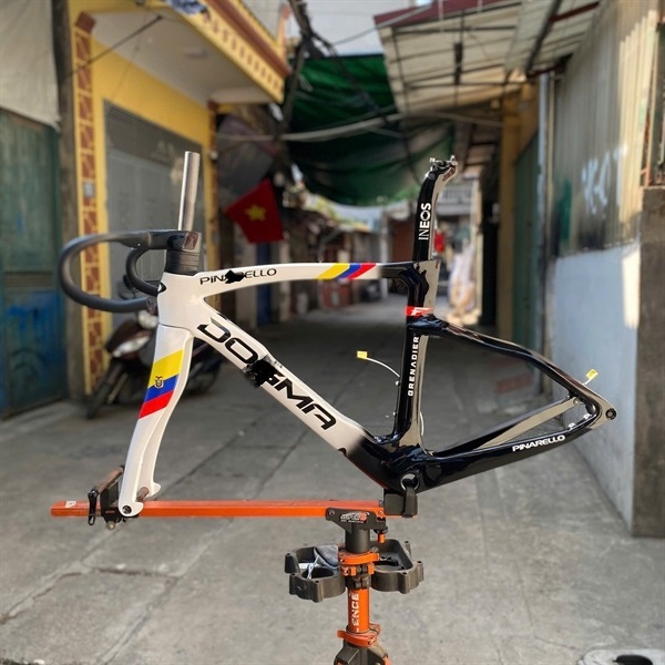 Khung road carbon Pina F14 phanh đĩa
