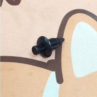 nút nhựa gắn dàn áo honda