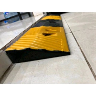 Dốc bục lên xuống xe máy, xe hơi cao 5cm bằng cao su cao cấp hình tam giác,cầu dất xe máy lên xuống bậc thêm