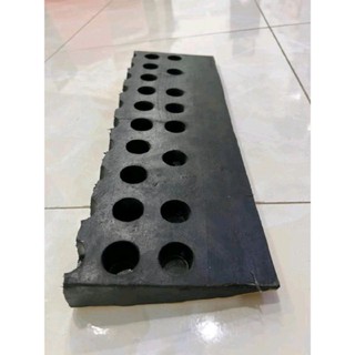 Dốc bục lên xuống xe máy, xe hơi cao 5cm bằng cao su cao cấp hình tam giác,cầu dất xe máy lên xuống bậc thêm