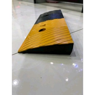 Dốc bục lên xuống xe máy, xe hơi cao 5cm bằng cao su cao cấp hình tam giác,cầu dất xe máy lên xuống bậc thêm