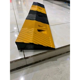 Dốc bục lên xuống xe máy, xe hơi cao 5cm bằng cao su cao cấp hình tam giác,cầu dất xe máy lên xuống bậc thêm