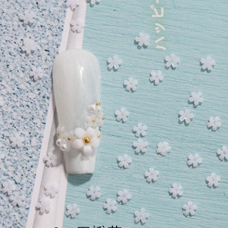 hoa trắng gắn nail nổi