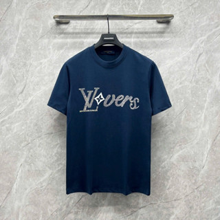 Áo phông nam nữ Premium Cotton Eo Vì đính đá chữ Lovers dập nổi logo hoa ngực basic boy phố AP564P