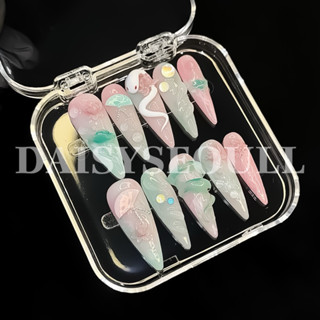 Nail box thiết kế rắn nổi hoa sen màu thạch hồng xanh - móng tay giả rắn tết - nailbox tết 2025