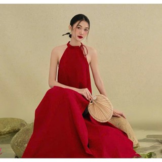 Áo dài cổ yếm Vân Diễm dáng suông trẻ trung phù hợp mặc các dịp lễ tết sang trọng