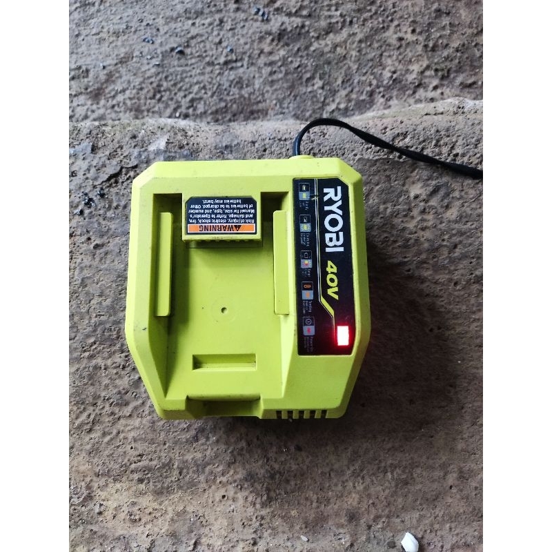 sạc pin ryobi 36 đến 40vôn , sạc sử dụng điện 100 đến 120v , sạc hoạt động OK, sản phẩm là sạc PIN r