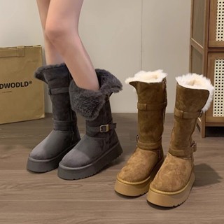 Giày bốt nữ lót lông dạng xỏ đế bánh mì bề mặt da lộn mang được 2 kiểu phong cách thời thượng