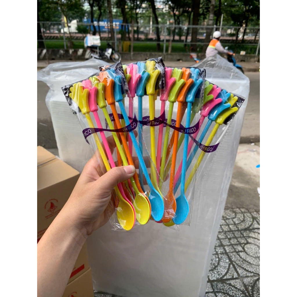 Set 10 Muỗng Nhựa Hình BÀN TAY Khuấy sinh tố, Cà Phê