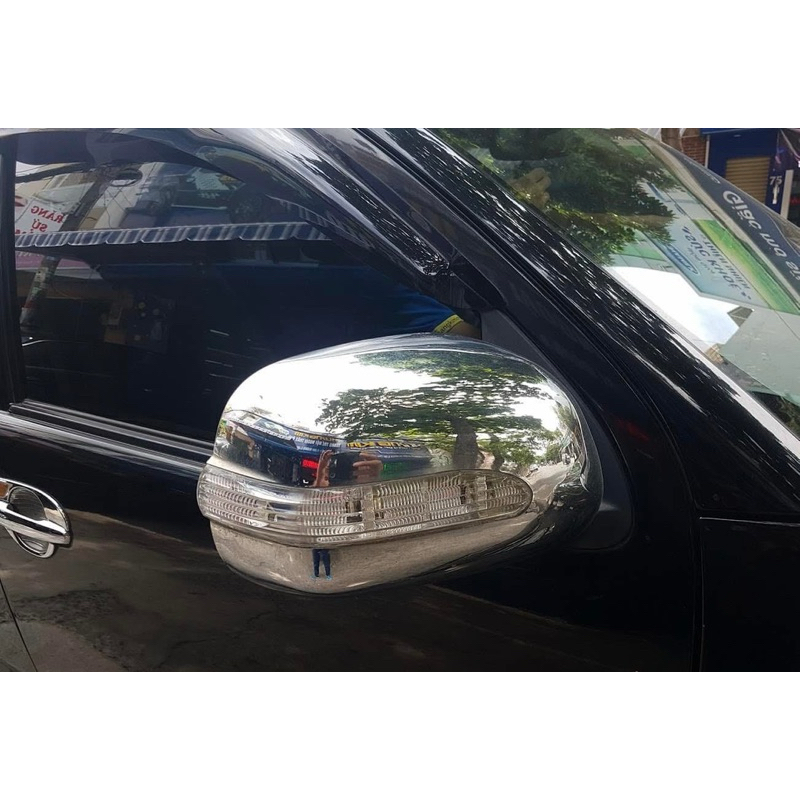 Ốp gương tích hợp xin nhan, demi cho xe Fortuner