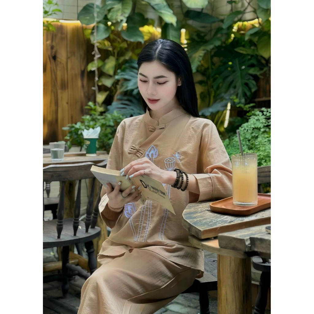 Bộ Đi Lễ Chùa, Pháp Phục Nữ Đũi Cổ Tàu Cúc Đũa Chéo Thêu Sen Trắng Cao Cấp 2 Màu S057