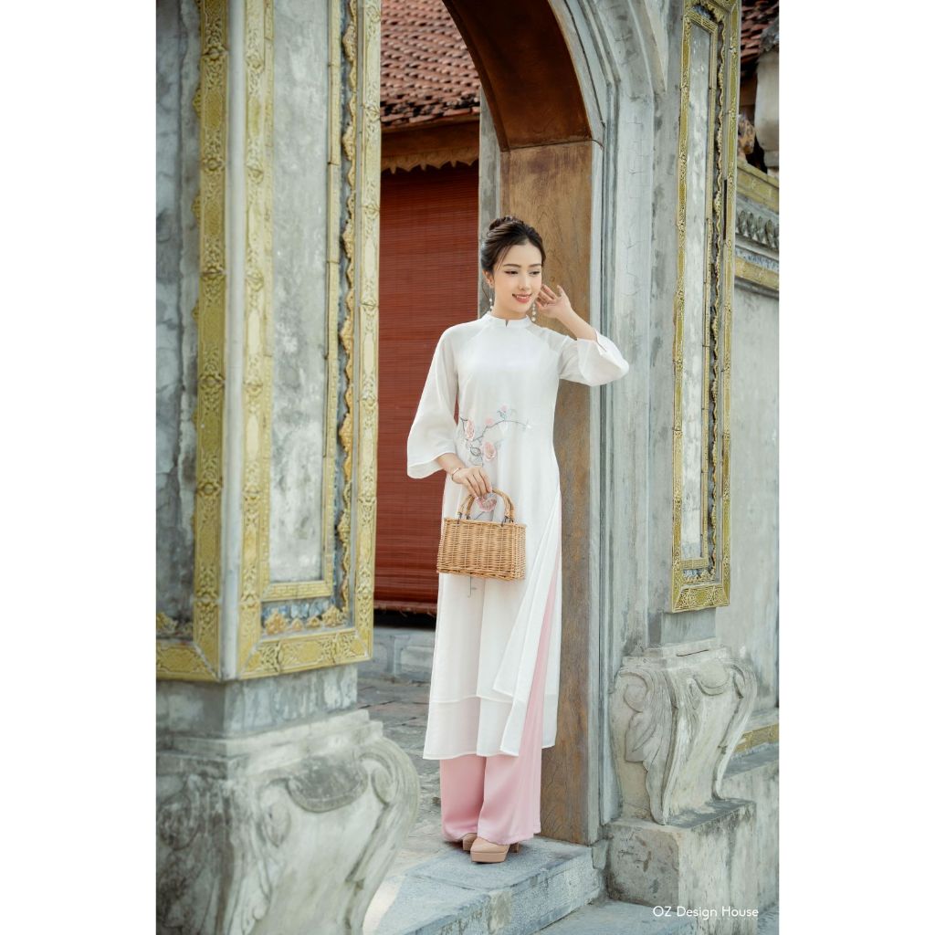 Áo dài OZ Design House AD40707TET25 organza tencel cổ tầu nằm thêu cánh hoa đào màu trắng
