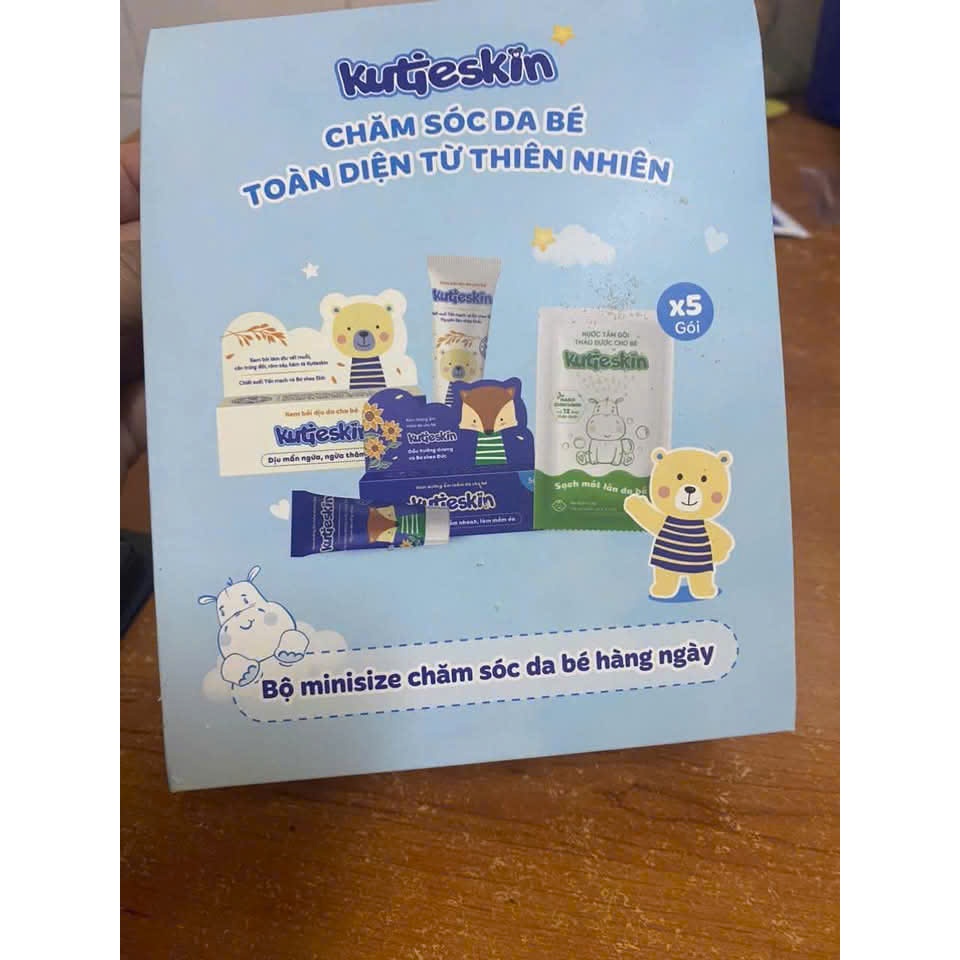 Set chăm sóc da bé KUTIESKIN (1 tuýp kem chống hăm 5g , 1 tuýp dưỡng ẩm 5g , 5 gói sữa tắm bé 10ml)