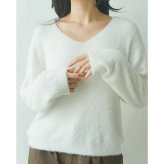 Áo Len Lông Thỏ Dài Tay Cổ V - Fuzzy Knit V-Neck Sweater - White On Denim