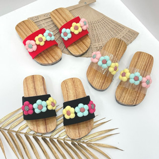   Cho Bé  DÉP GUỐC GỖ MỘC ĐÍNH HOA ĐẾ CAO SU San San - Guốc mang cho Bé mặc cùng áo dài Bà Ba - 023 