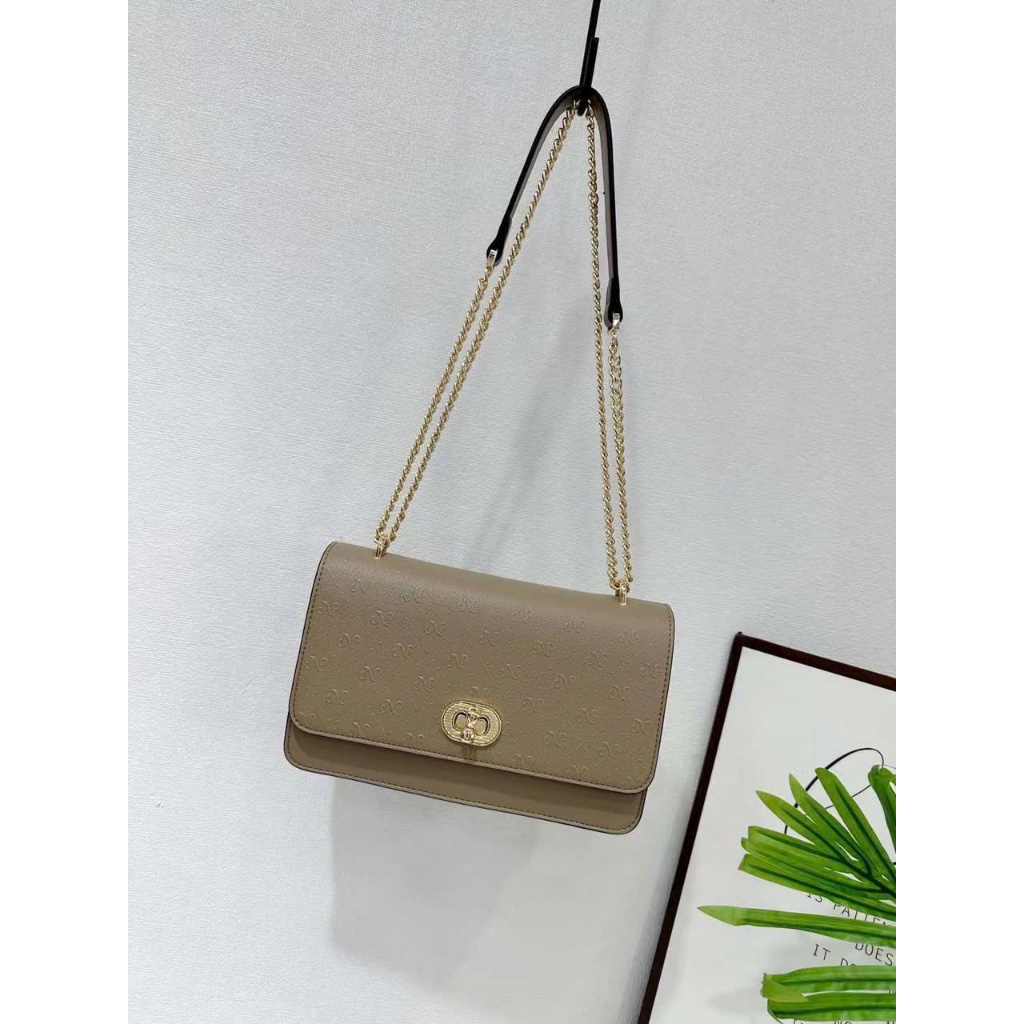 BST Hàng KUERMEI Túi Xách Nữ Dây Đeo Xích Mẫu Mới 2026 Size 22cm Khóa Xoay Bên Trong 3 Ngăn