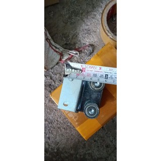 Bánh xe treo 4 bi lùa máng 3*4, có bọc nhựa, sơn tĩnh điện