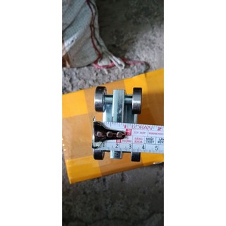 Bánh xe treo 4 bi lùa máng 3*4, có bọc nhựa, sơn tĩnh điện
