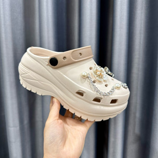 Sục cross đế độn 7cm kèm charm xinh, Dép nữ đế cao charm ngẫu nhiên